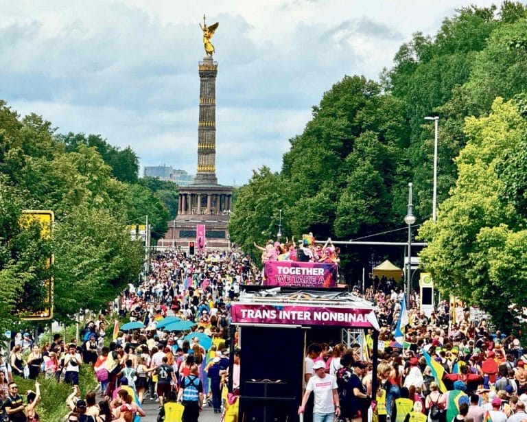 CSD-Parade vor Siegessäule Berlin