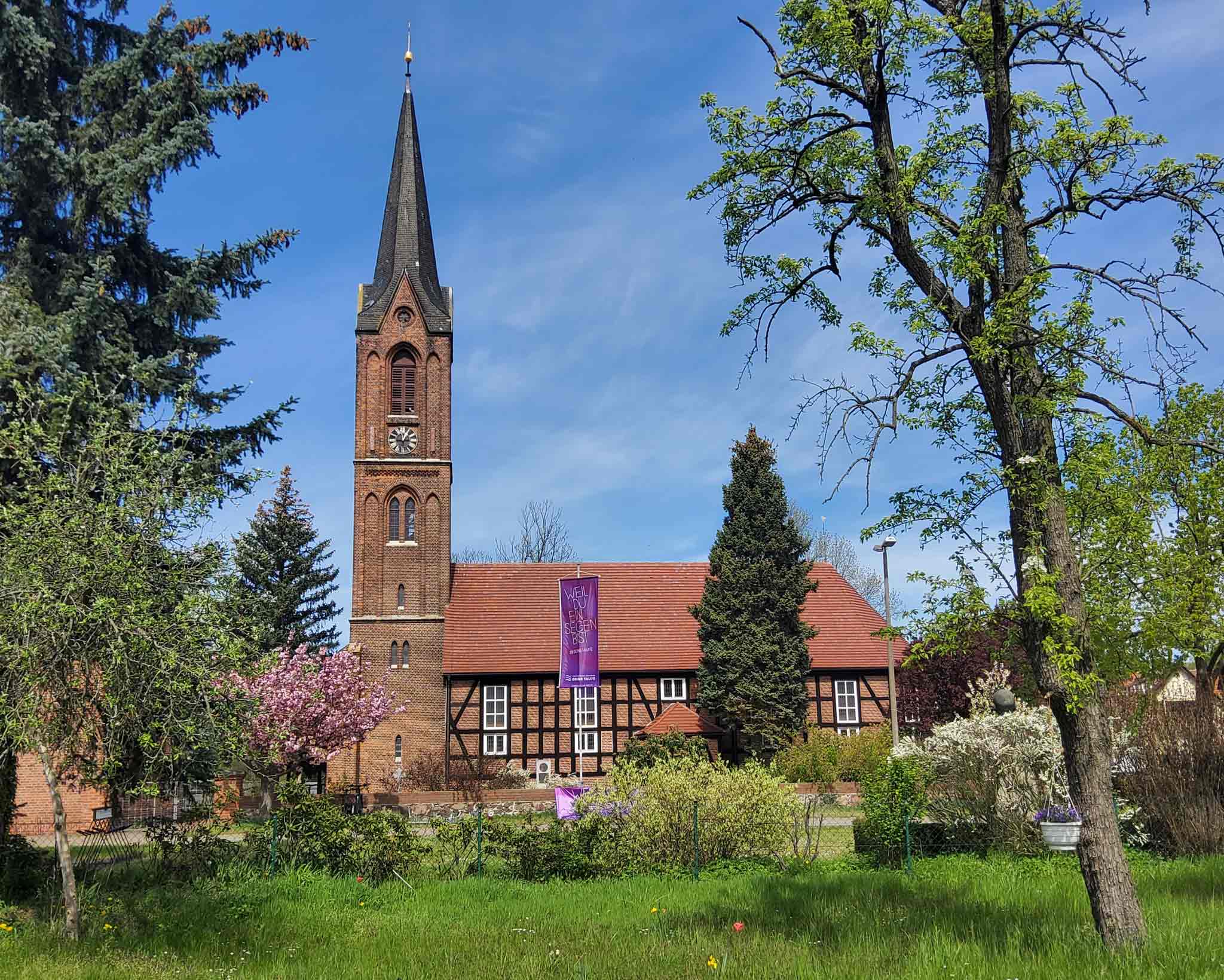 Kirche im Grünen