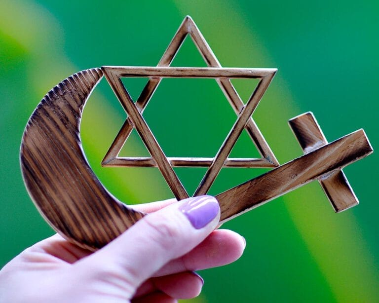 Halbmond, Stern und Kreuz aus Holz