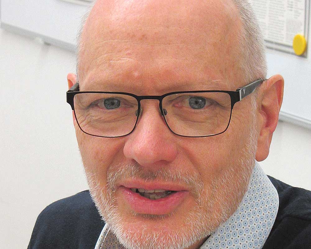 Mann mit Brille und Bart