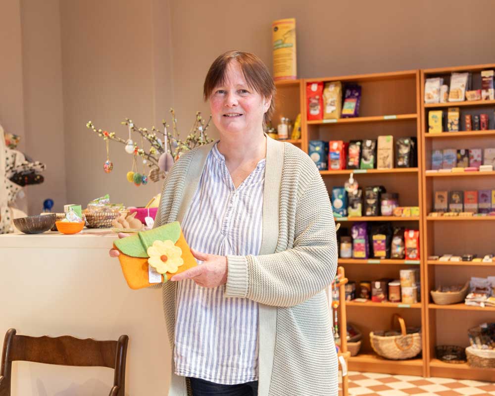 Frau in einem Laden