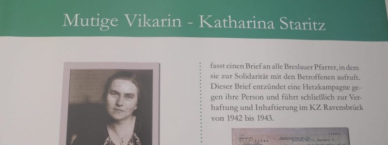 Teil eines Plakates mit einem Frauenkopf