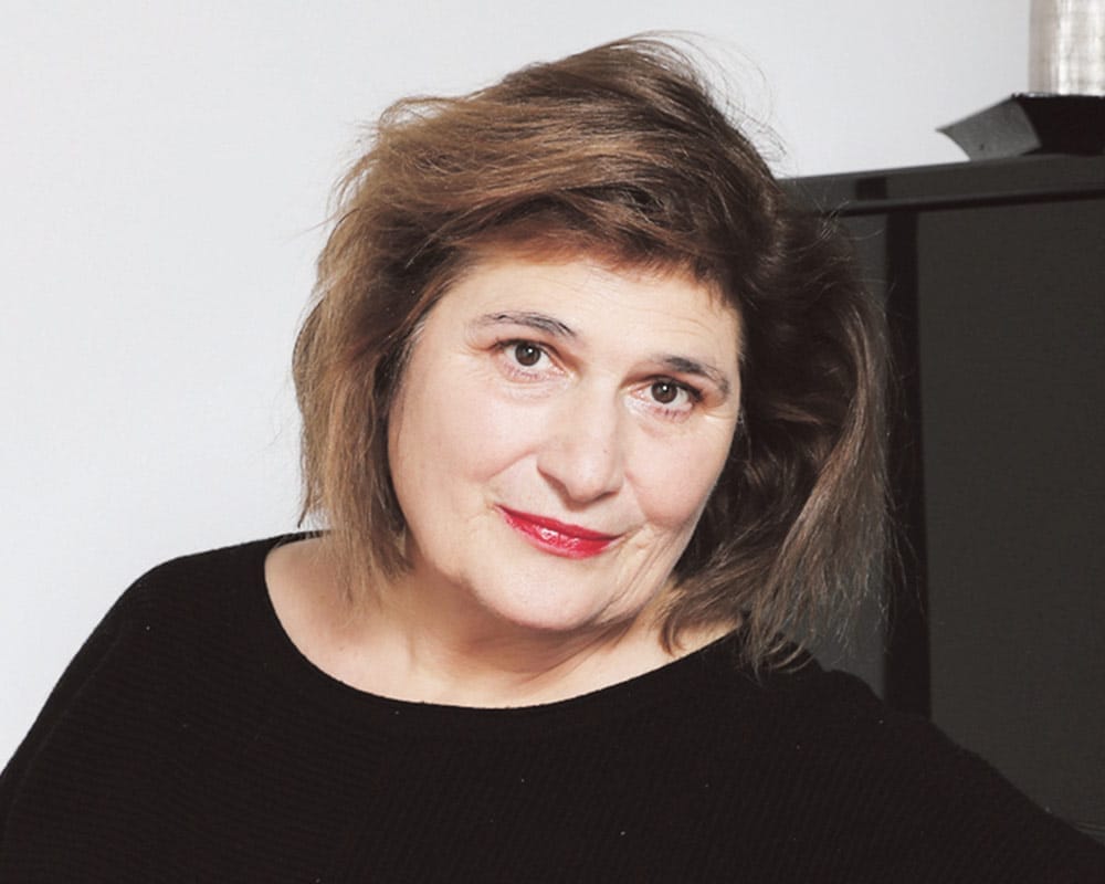 Dunkelhaarige Frau
